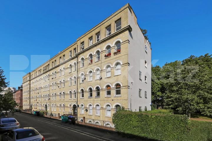 Superbly located between Borough Station and Elephant and Castle Station Bath Terrace, Borough